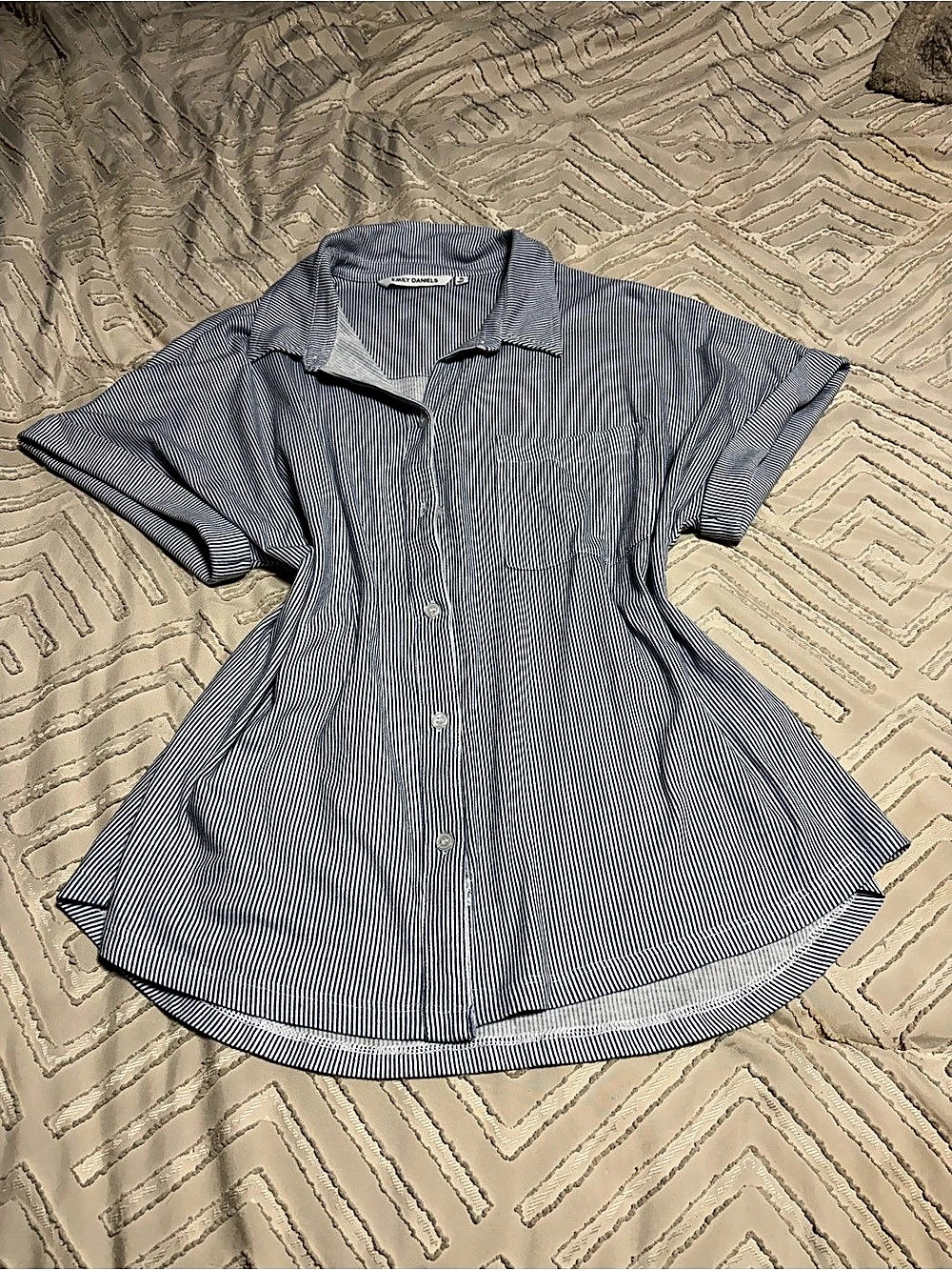Emily Daniels Blue & White Striped Button Down Size XL